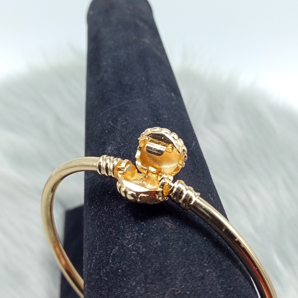 NEW Seashell Locket Bangle - Picture 5 of 11